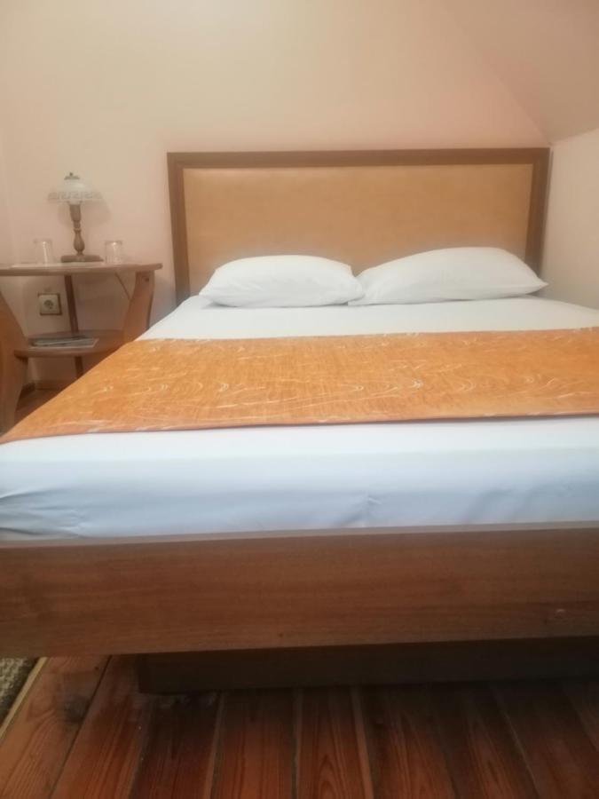 Gostiniy Dvor Non-Stop Hotel Kherson Bagian luar foto