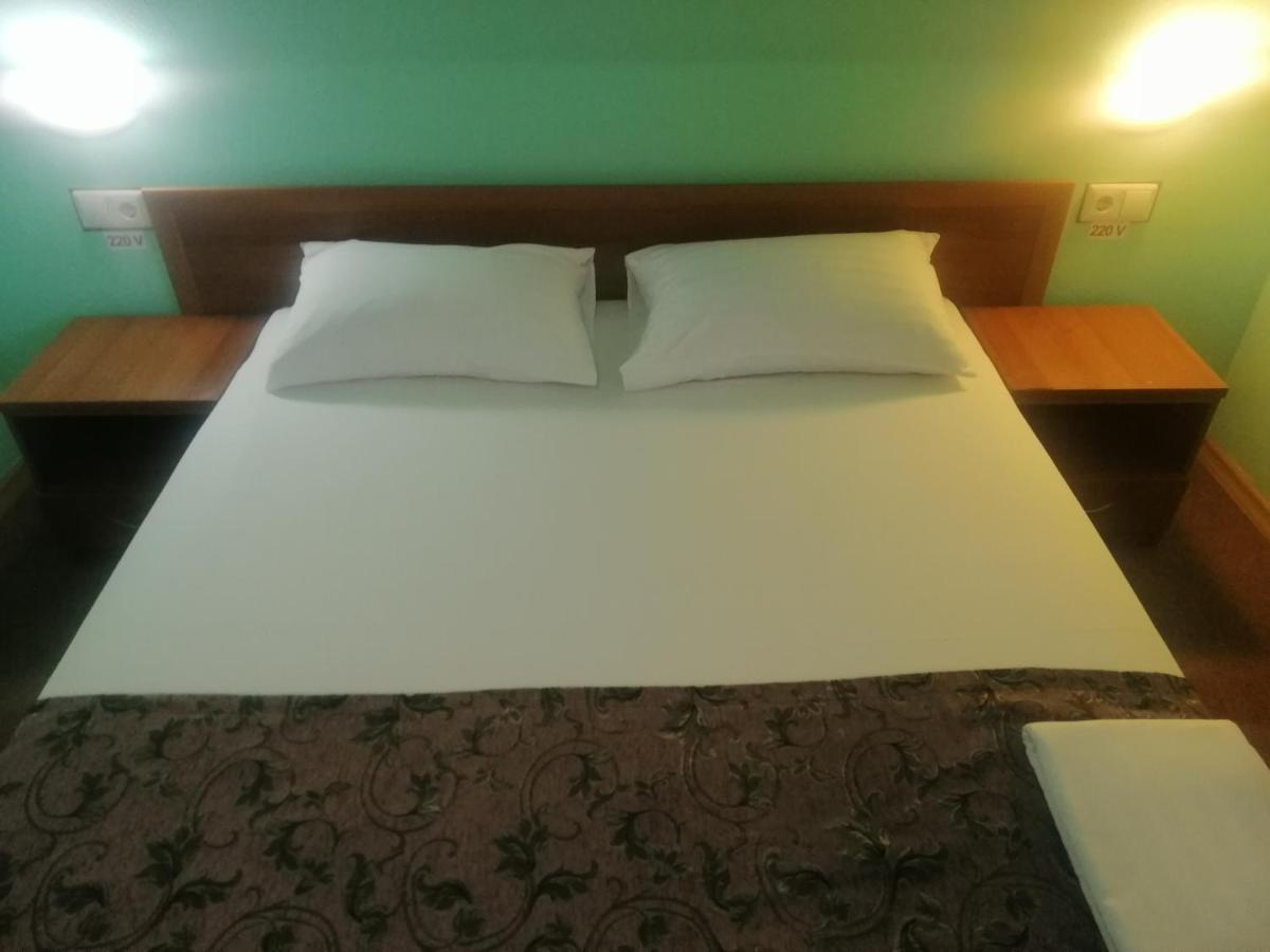 Gostiniy Dvor Non-Stop Hotel Kherson Bagian luar foto