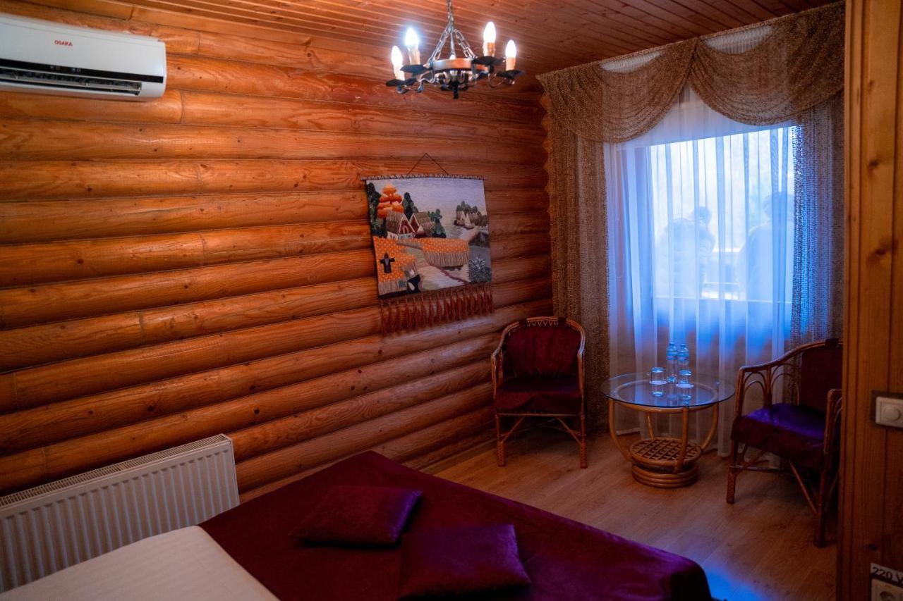 Gostiniy Dvor Non-Stop Hotel Kherson Bagian luar foto