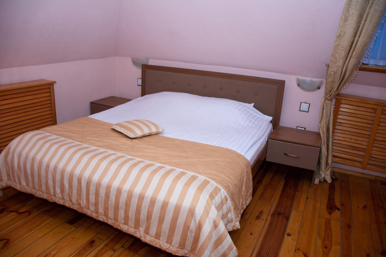 Gostiniy Dvor Non-Stop Hotel Kherson Bagian luar foto