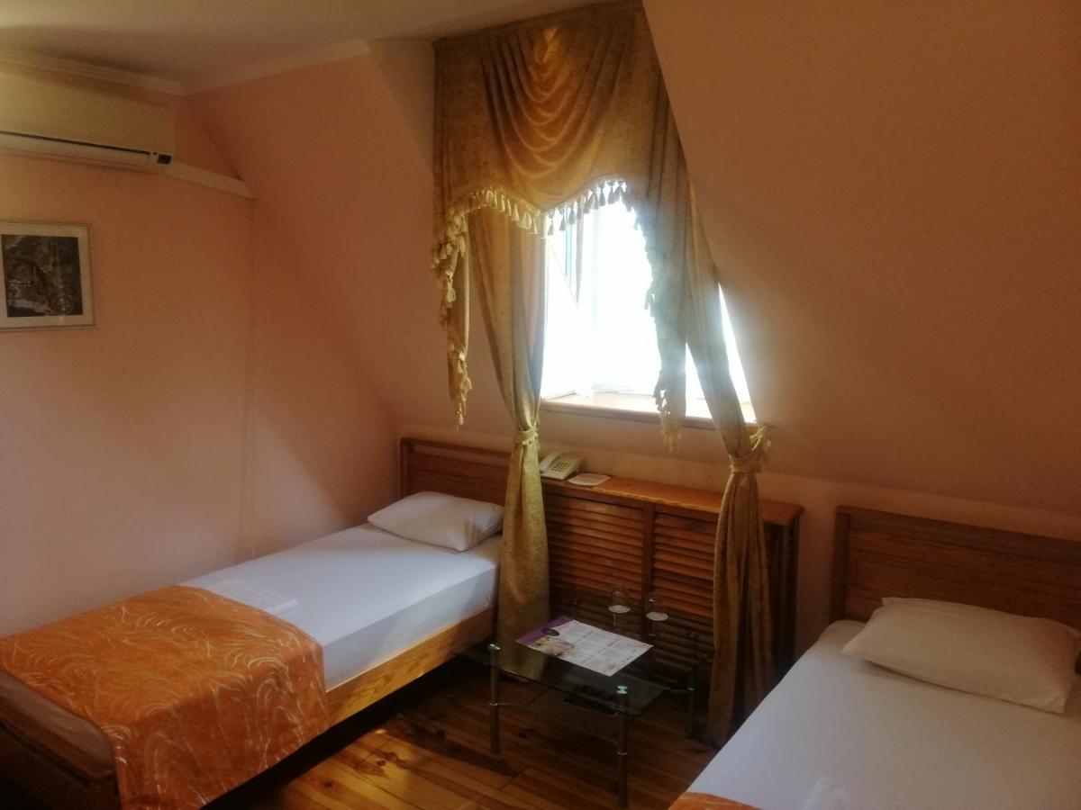 Gostiniy Dvor Non-Stop Hotel Kherson Bagian luar foto