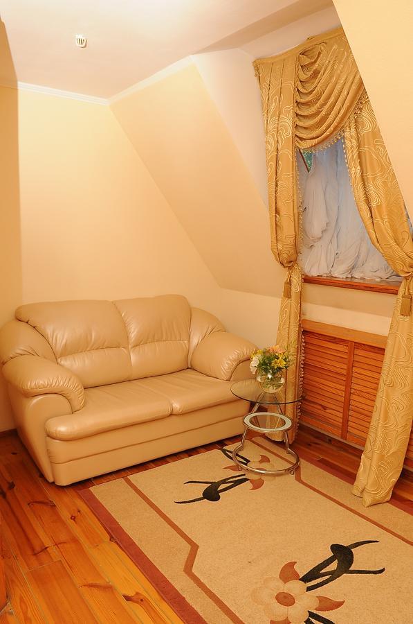 Gostiniy Dvor Non-Stop Hotel Kherson Bagian luar foto
