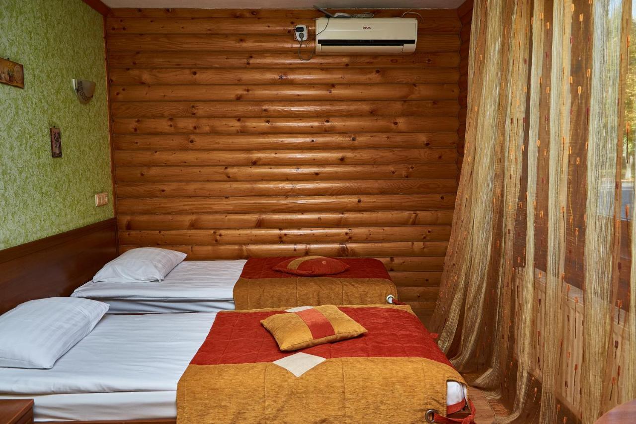 Gostiniy Dvor Non-Stop Hotel Kherson Bagian luar foto