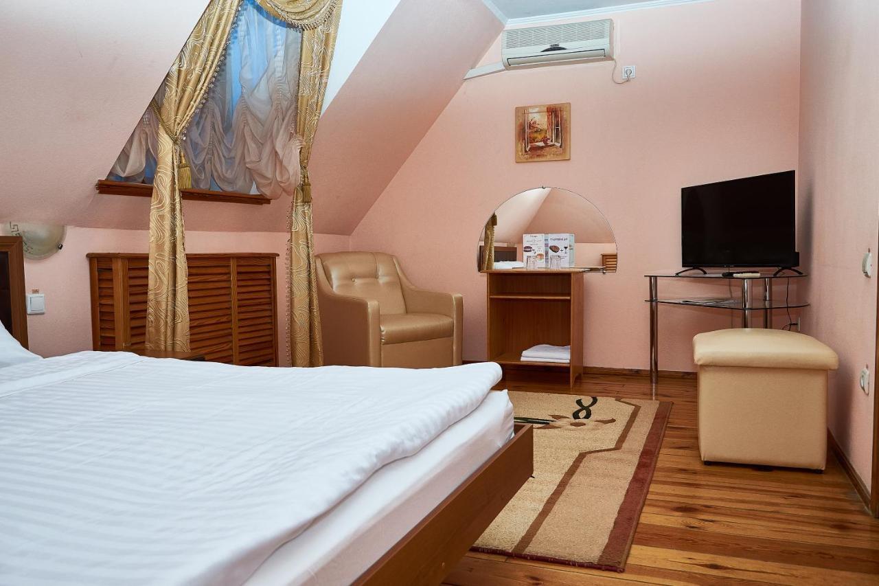 Gostiniy Dvor Non-Stop Hotel Kherson Bagian luar foto